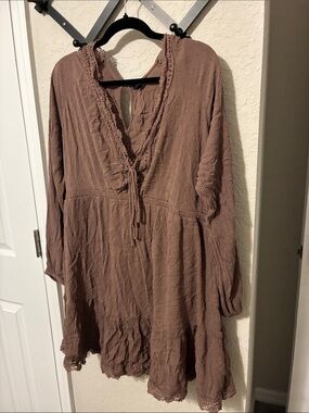 Torrid Lace-Trim Peasant Top in Mauve Taupe